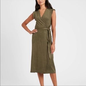 Brand new size 6 banana republic vegan suede dress. In color olive